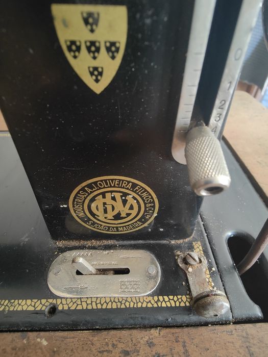 Máquina costura Oliva antiga
