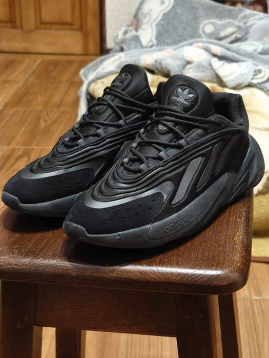 Кросівки Adidas Ozelia 45р