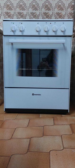 Fogão 60x60cm mesa vitro e forno eléctrico estático