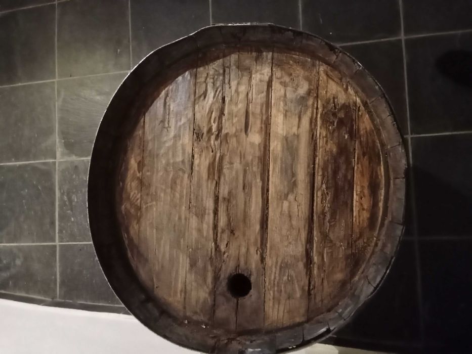 Barril de Vinho em Carvalho Restaurado – Peça Decorativa / Mesa Lateral