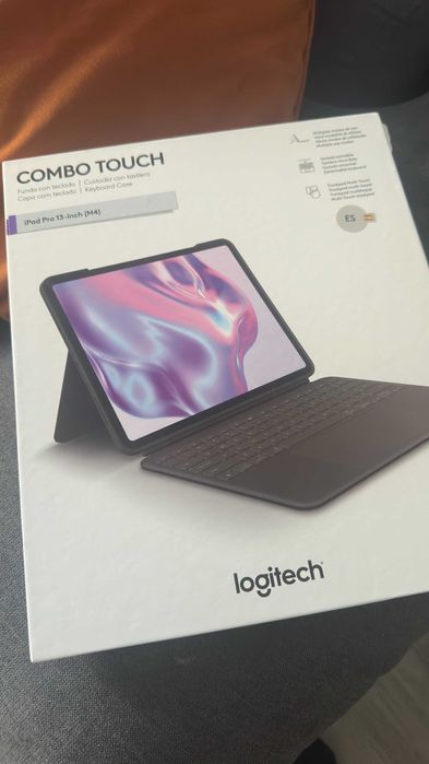Logitech Combo Touch iPad Pro 13 M4