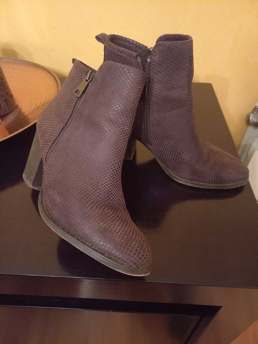Botins castanhos  lindos.