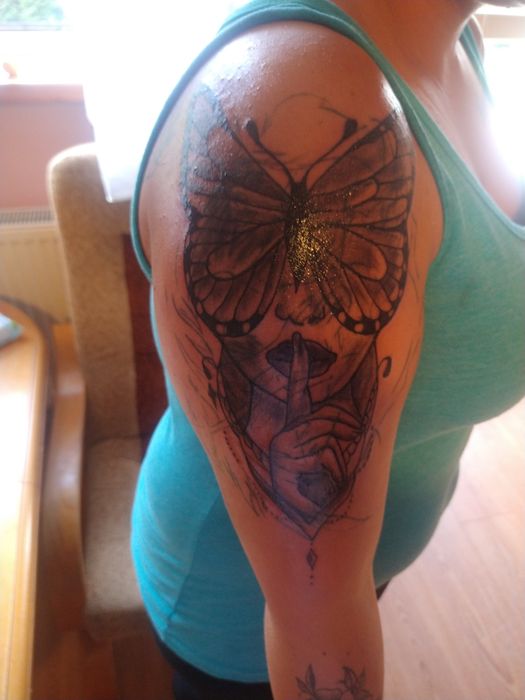 Tatuaze czarne i kolor