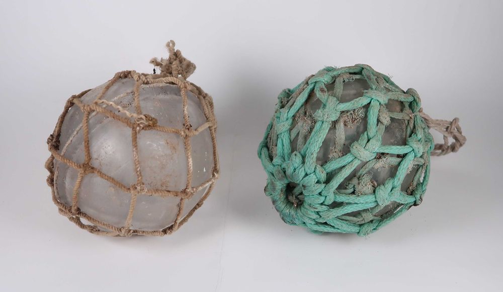 2 boias de rede de pesca em vidro muito antigas