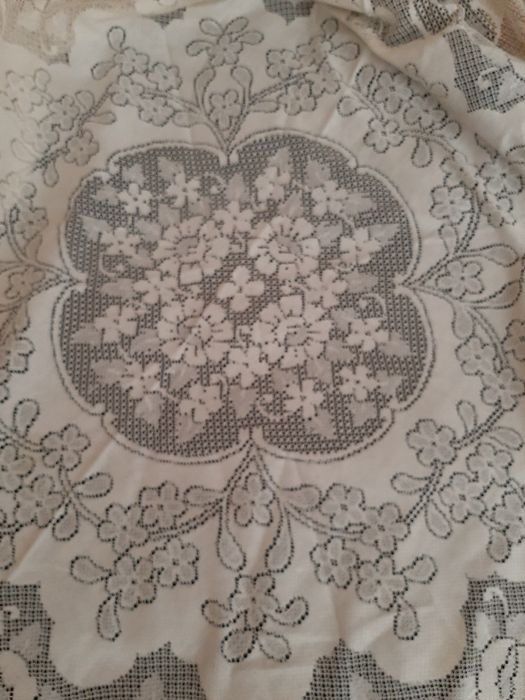 Toalha Vintage Redonda de Renda cerca de 181,5 cm