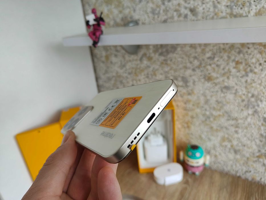 Realme 15T 5G 8/128ГБ, 6.57" AMOLED, 7000мАг, 50мп  NFC, стерео Новий