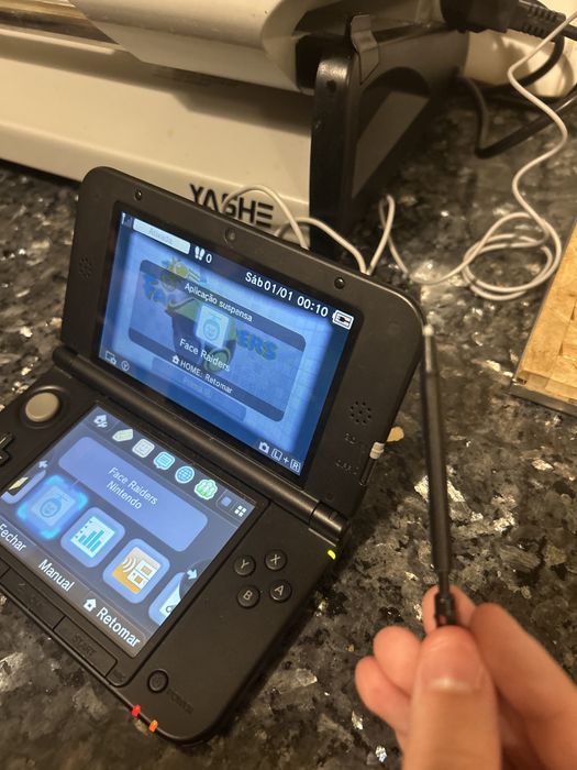 Nintendo 3ds xl + jogos, incluíndo Pokemon Black Version 2 CIB