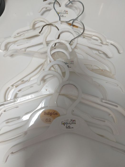 Вішаки для одягу  по 2грн до 9 років.