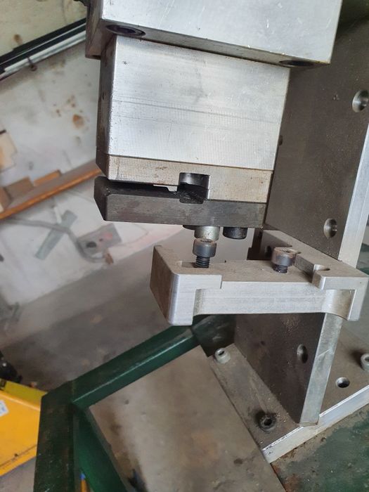 Гильотина для фурнитуры siegenia