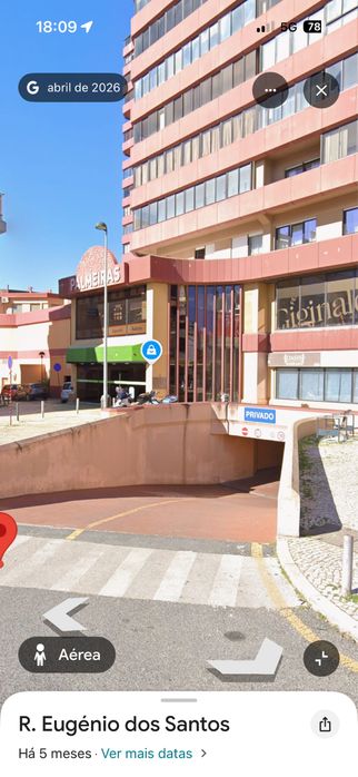 Garagem box com porteiro no piso -1 nas Torres das Palmeiras em Oeiras
