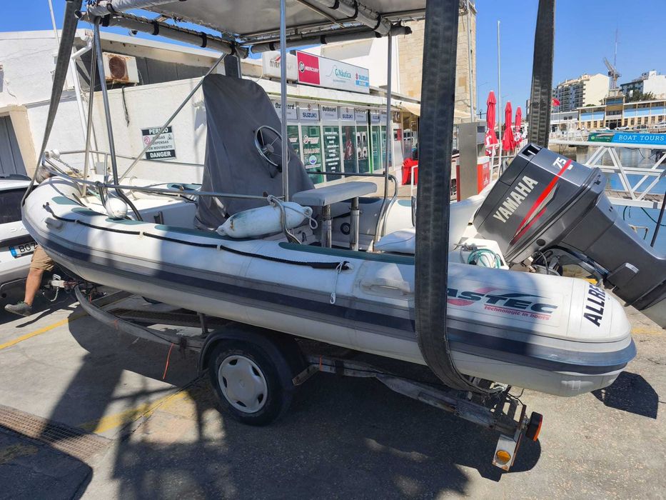Barco Semi-Rígido