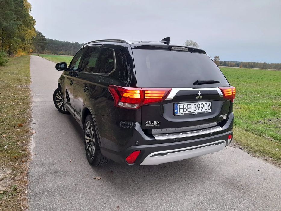 Mitsubishi Outlander Mitsubishi Outlander Instyle Plus 4WD stan idealny