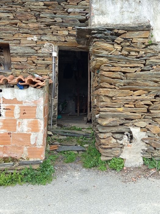 Vendo duas casas em Moncorvo