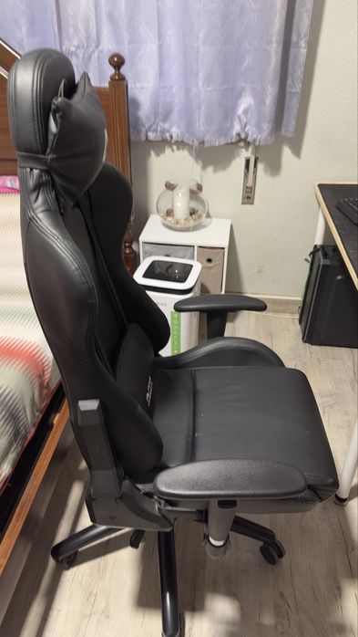 Cadeira Gaming ALPHA GAMER Vega (Até 150 kg - Elevador Classe 4 - Preto)