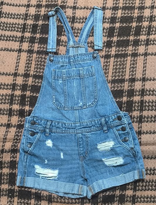 Стильний та зручний джинсовий комбінезон-шорти (ромпер) з потер