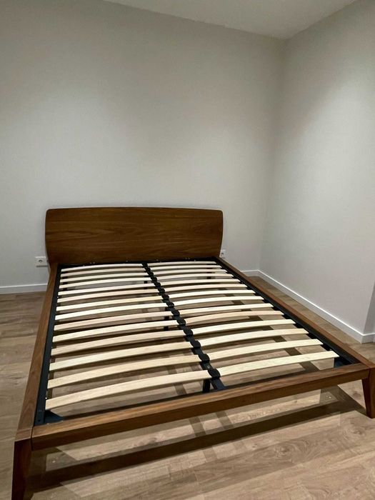 Cama em Nogueira 160x200cm