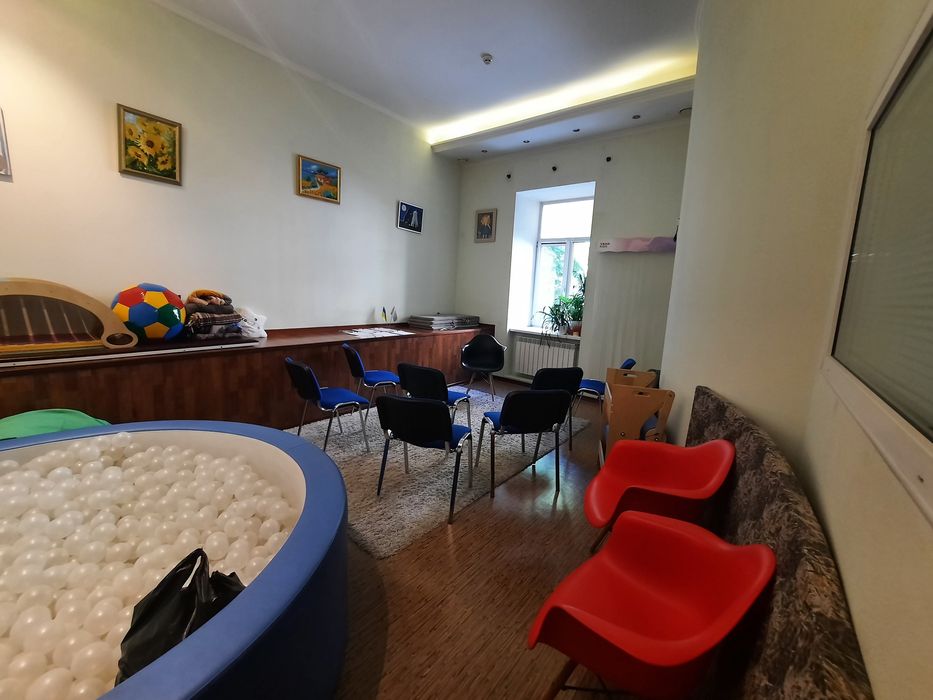 Продажа фасадного помещения 123 м² с арендаторами — инвестиция с доход