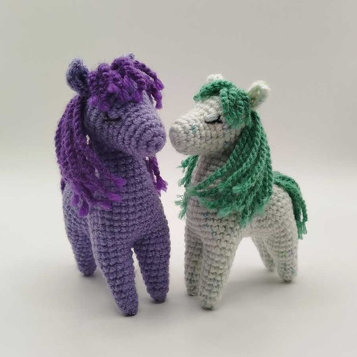 Коник в'язана іграшка ручна робота лошадь конь лошадка символ року