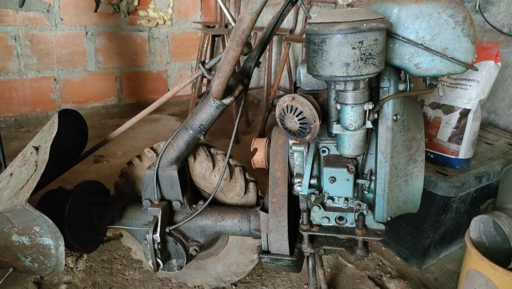 Vendo Ceifeira Antiga