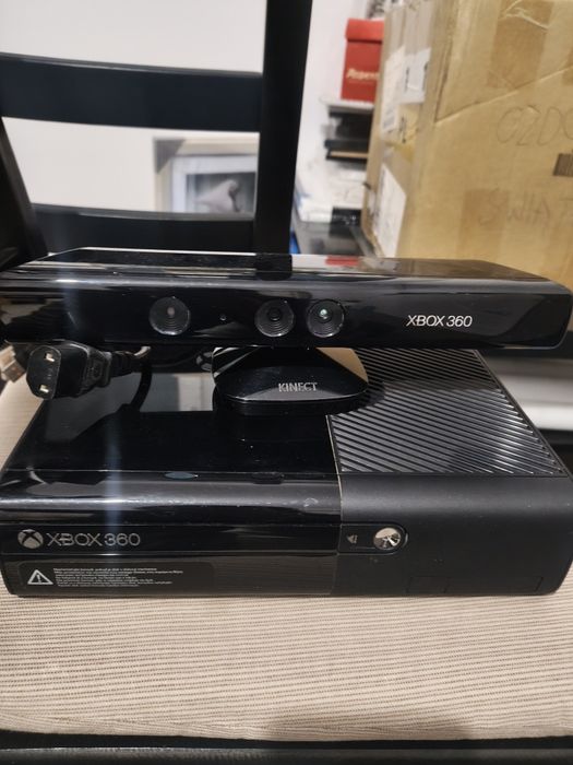 Konsola Xbox 360, dwa pady, Kinect , gry
