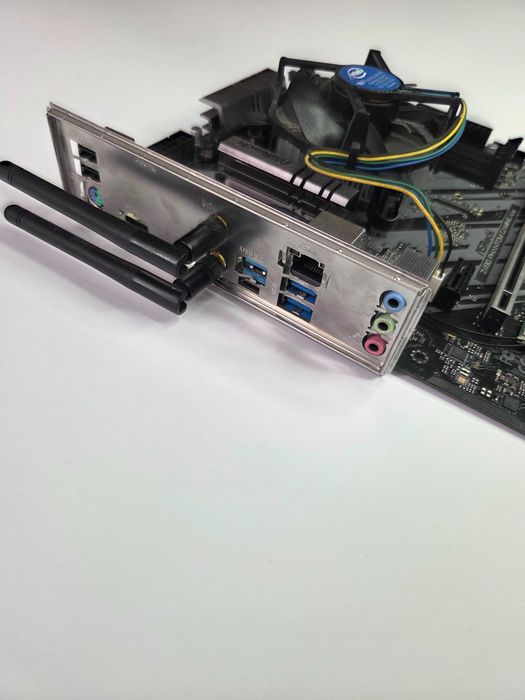 Asrock Z490 PRO plus procesor i3-10100f procesor!