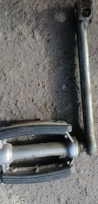 педаль на велосипед левая