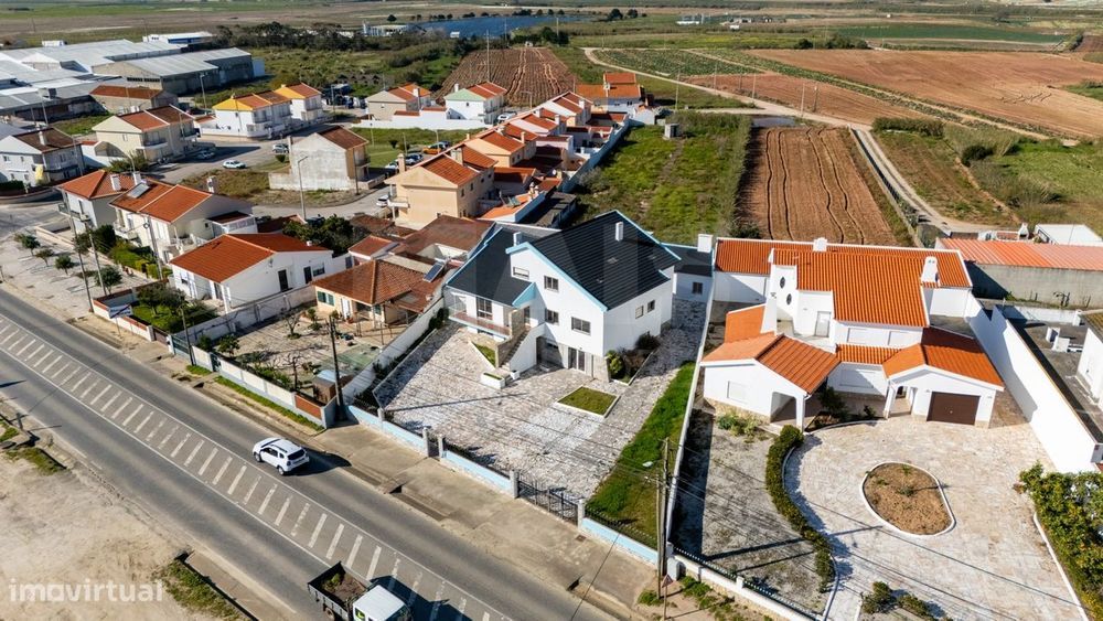 Moradia com 11 Quartos e 3.400 m² de Terreno — Ideal para Turismo, ...