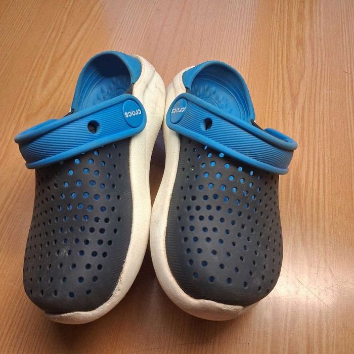 Дитячі босоніжки crocs орігинал бу в гарному стани C-8