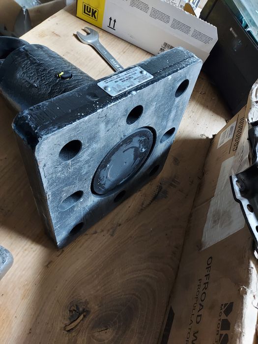 Ucho dyszla zaczep fi50 Scharmüller obrotowe (piton fix) 145x145 nowe