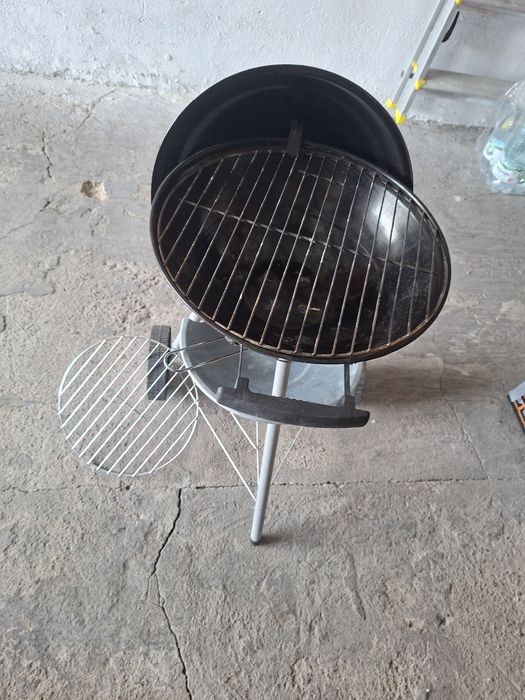Grill  węglowy stan bdb