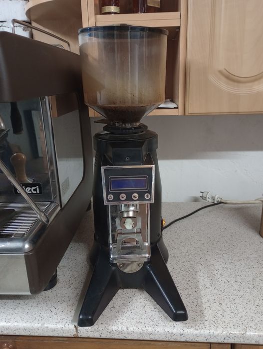 Професійна кавомашина Casadio Dieci s2 + ОBEL Mito кавамолка