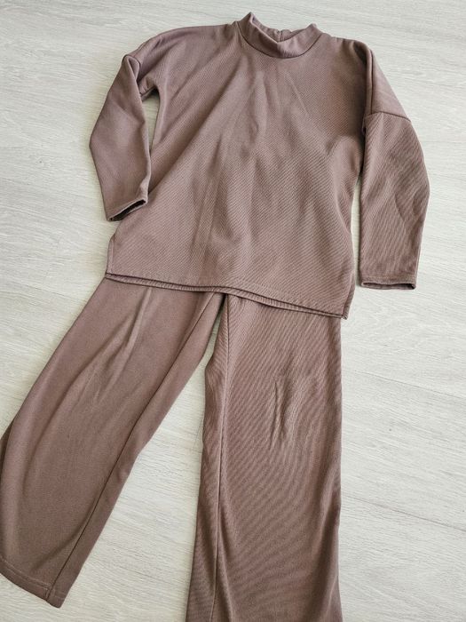 Продам гарний костюм для дівчинки на флісі