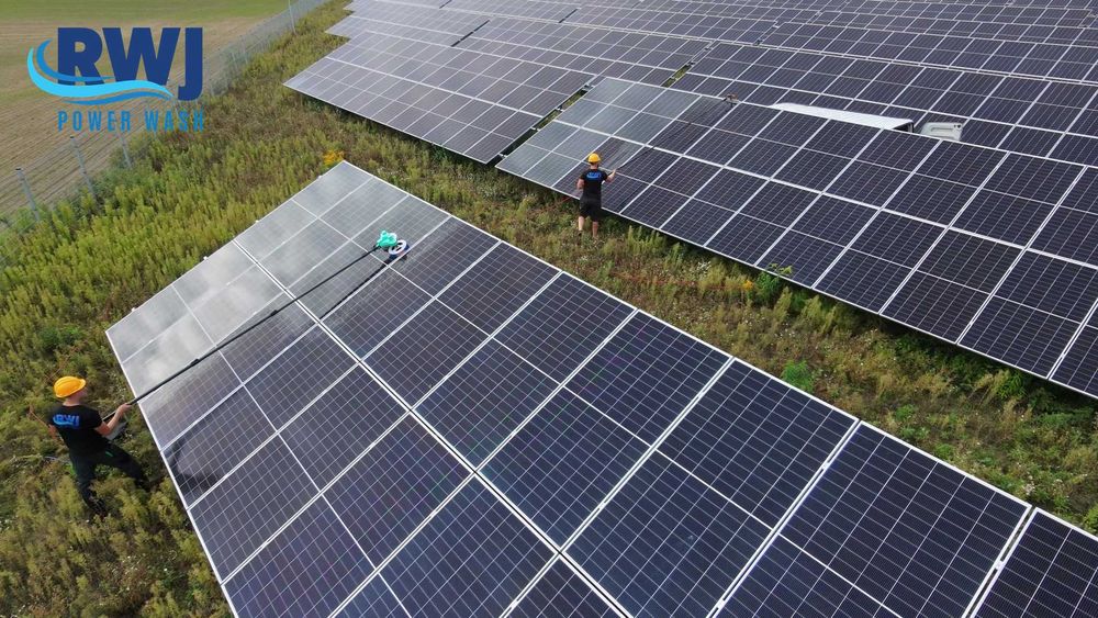 mycie paneli fotowoltaicznych, farm PV, przeszkleń