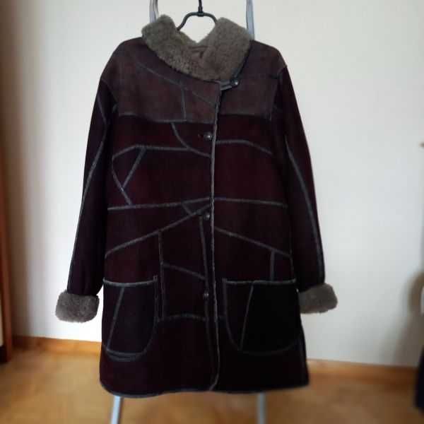 Kożuch damski używany z naturalnych polskich skór owczych.