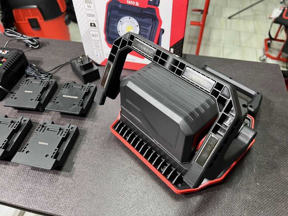 Мощный прожектор 6000Лм YATO Адаптер Makita Bosch DeWalt Milwaukee