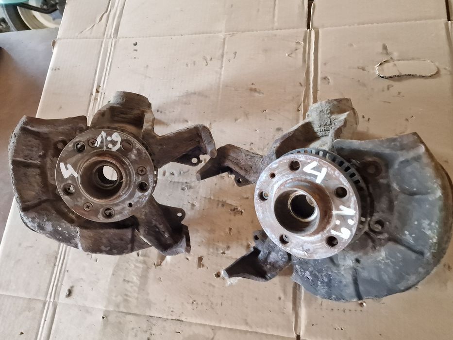 Zwrotnica lewa prawa łożysko 1,9 tdi volkswagen Golf IV audi a3