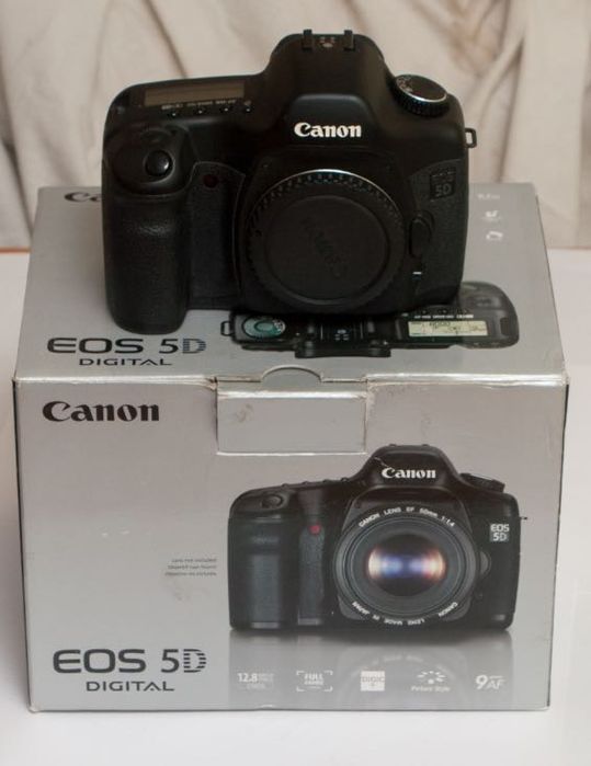 Canon EOS 5D Body 12.8 MP ( Mark I )