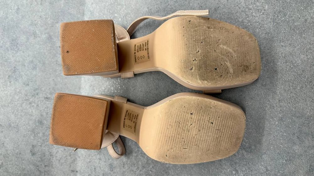 Жіночі бежеві босоніжки DeeZee 36 р