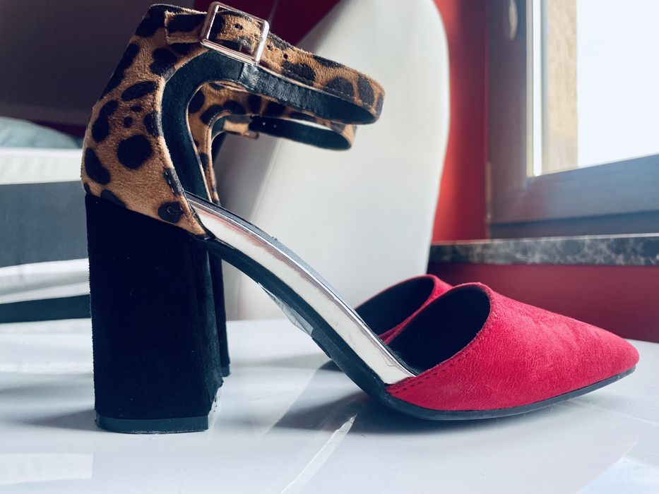 Eleganckie czółenka na skupku