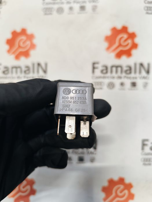 Réle  - 8D0951253A - AUDI A4 B7 (8EC)