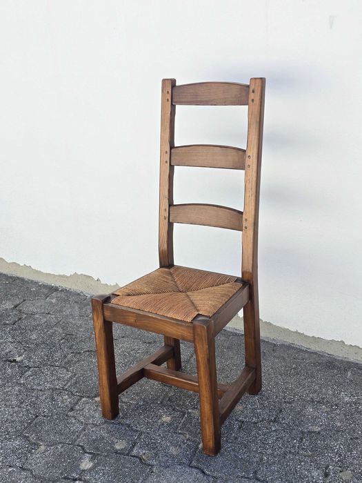 Cadeiras rústicas em madeira maciça de Castanho