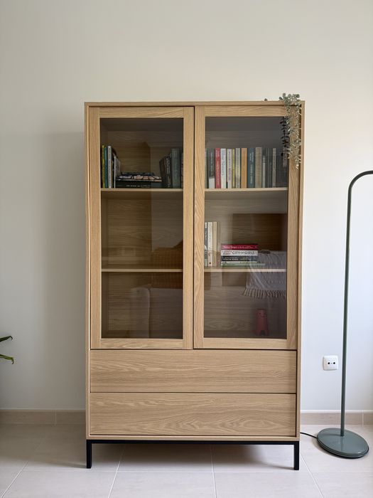 Vitrine com duas gavetas