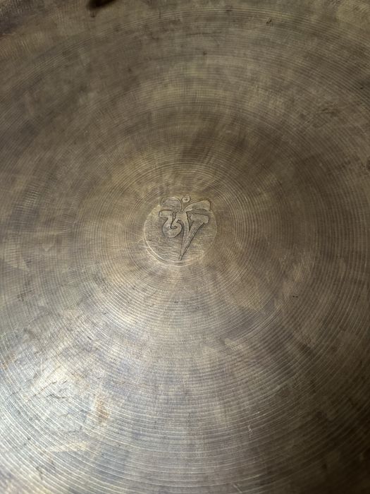 Gong grawerowany, drzewo życia