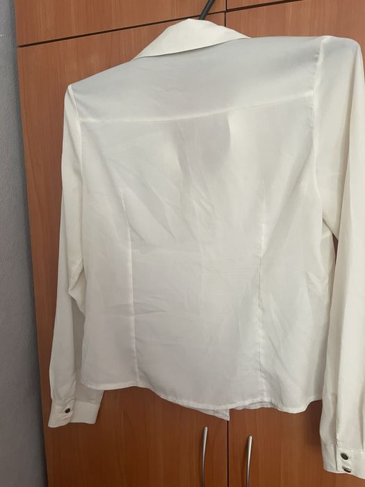 Блуза молочного кольору