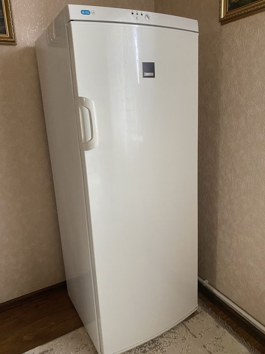 Продам морозильную  камеру ZANUSSI(no frost)