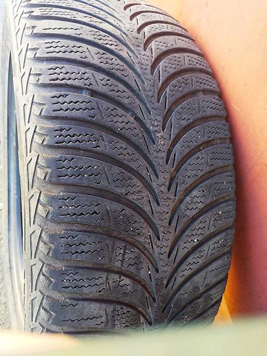 215 55 17 резина Goodyear зима 1шт