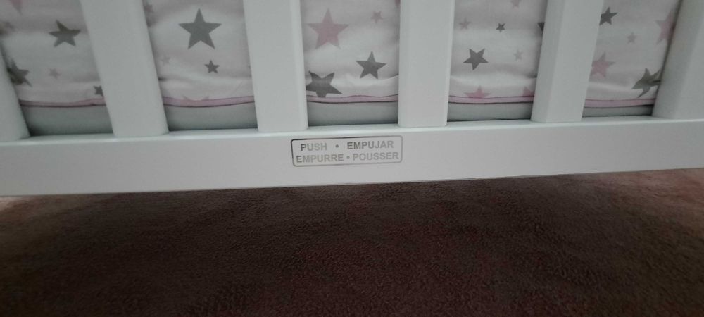 Berço em branco lacado