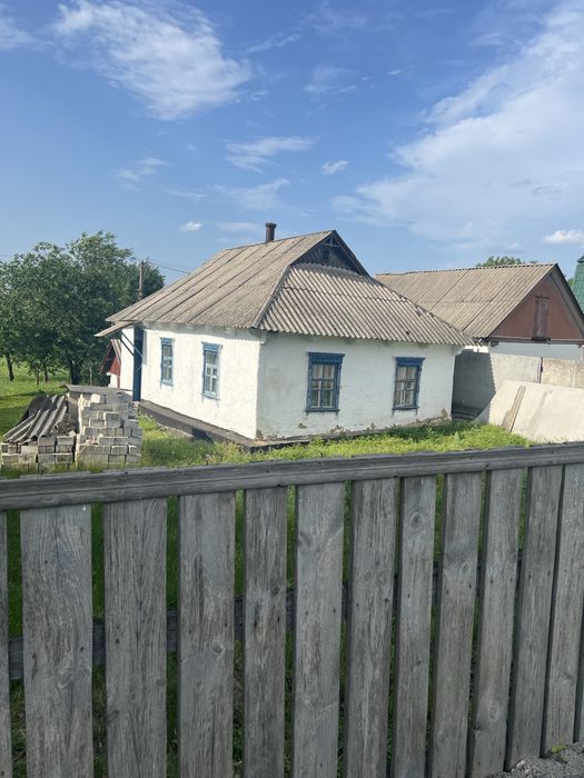 Продається хата в селі Острів,з земельною ділянкою в 25 соток