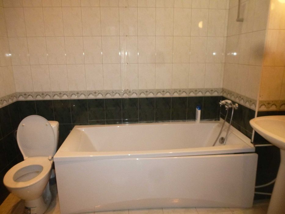 Продається 2-хповерх.будинок в м. Зміів