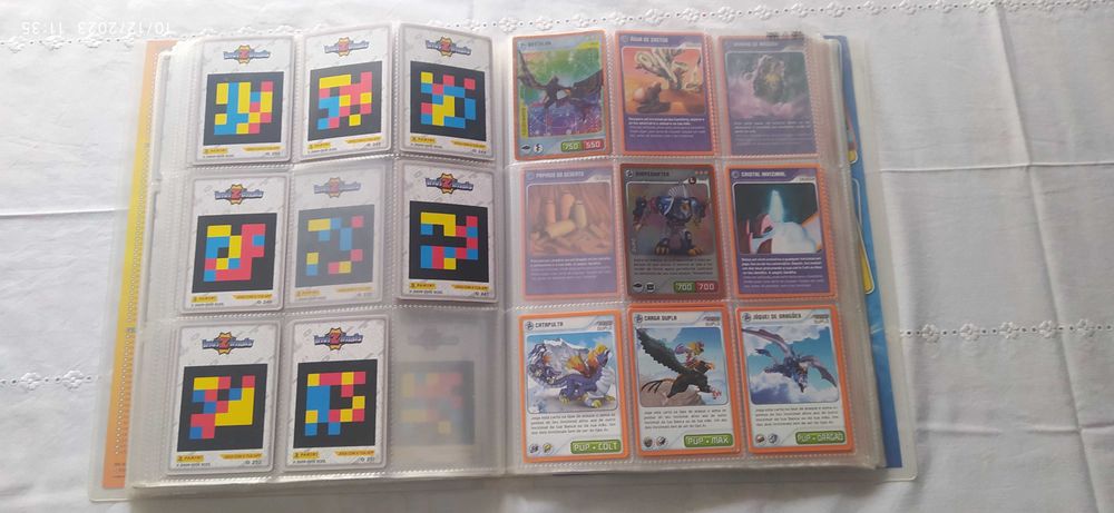 Caderneta Panini INCOMPLETA cartas Invizimals Nova Aliança
